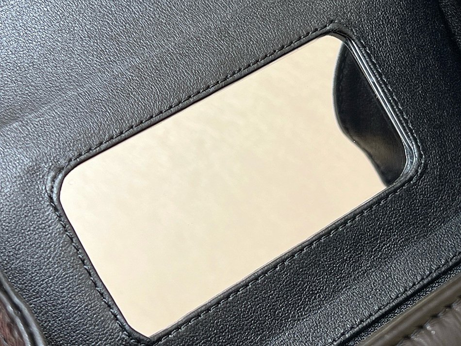 CHANEL 2023 Autumn/Winter Global Limited Edition Mini Box Bag AS4469