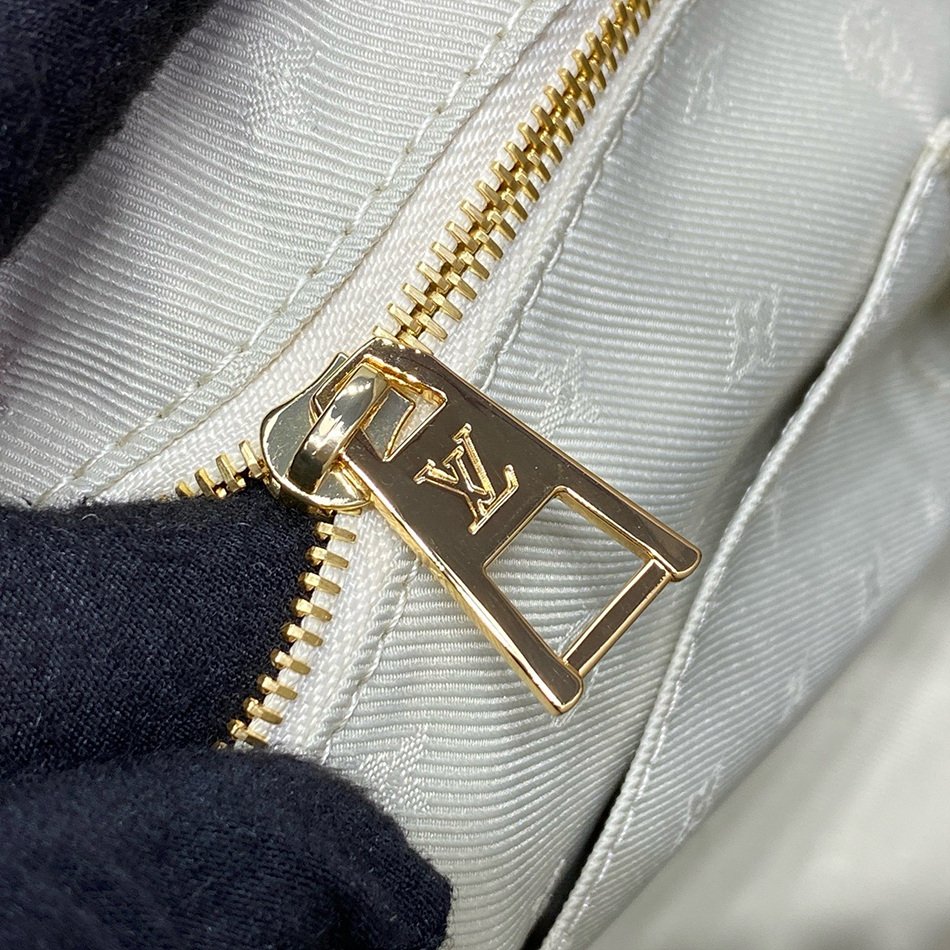 LOUIS VUITTON ONTHEGO Medium Handbag M24708