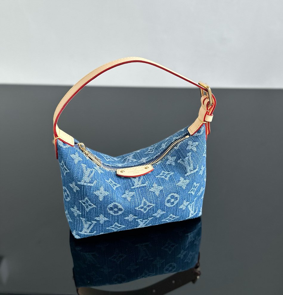 LOUIS VUITTON HILLS POCHETTE Handbag M82949
