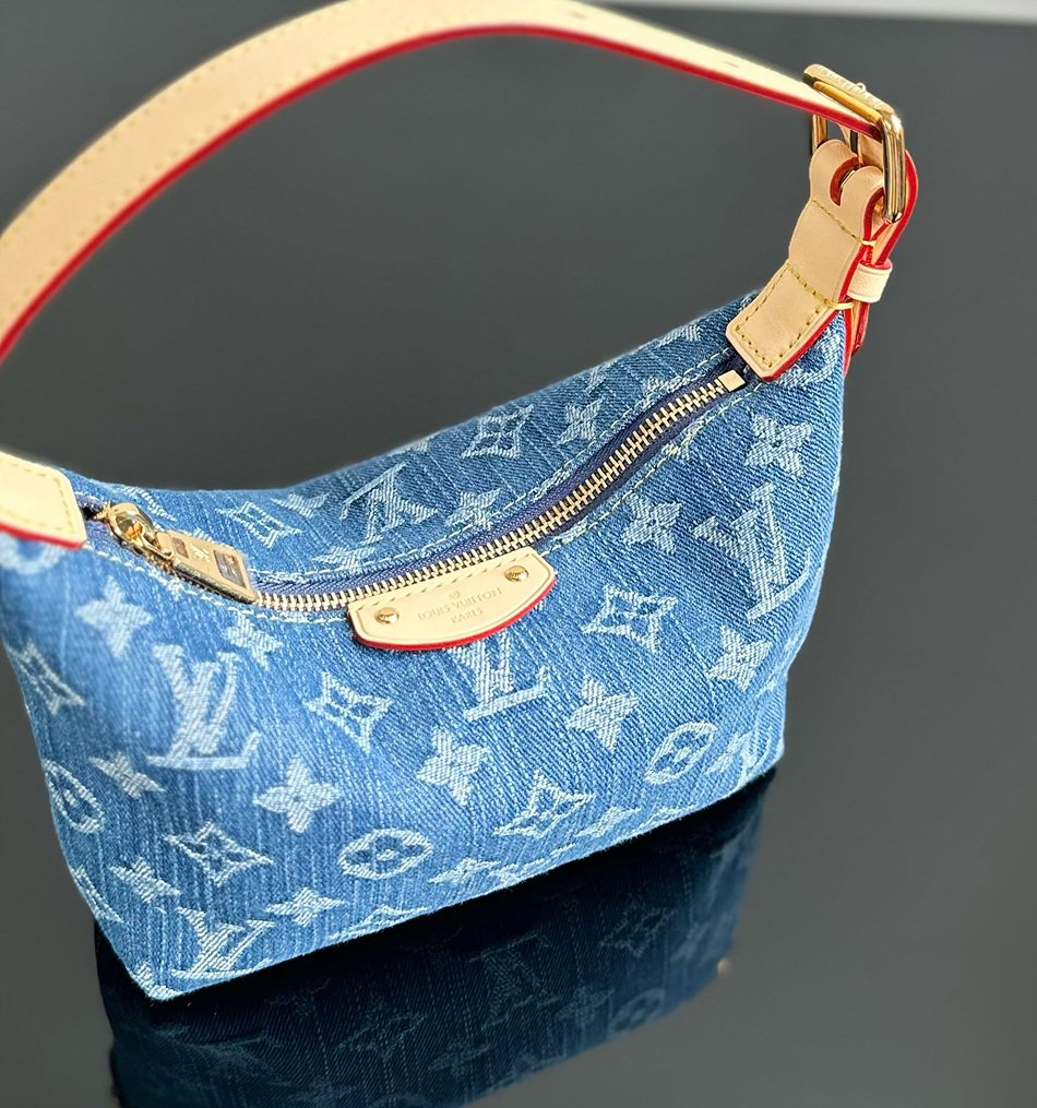 LOUIS VUITTON HILLS POCHETTE Handbag M82949