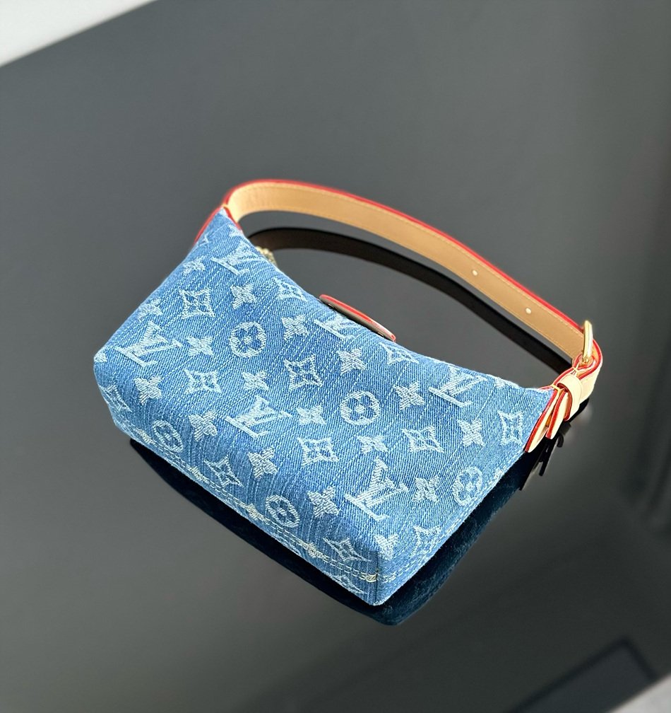 LOUIS VUITTON HILLS POCHETTE Handbag M82949