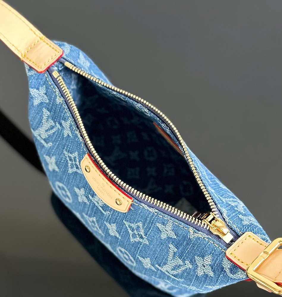LOUIS VUITTON HILLS POCHETTE Handbag M82949