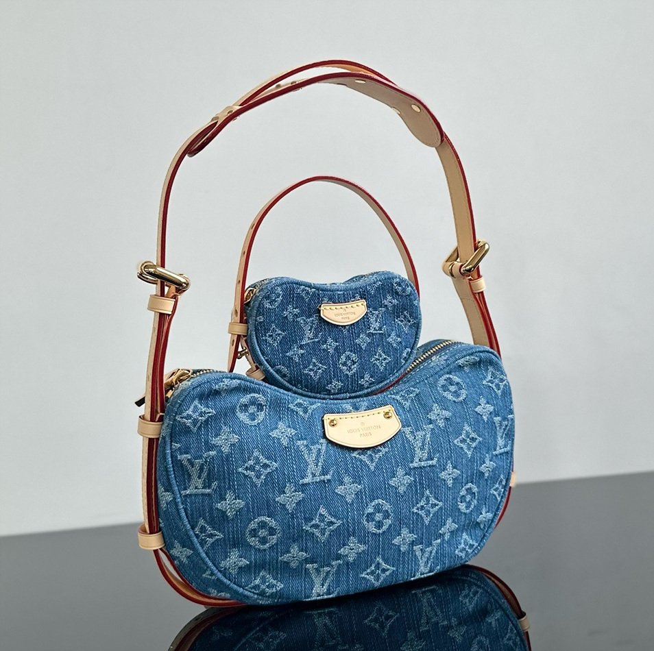 LOUIS VUITTON CROISSANT Medium Handbag M46856