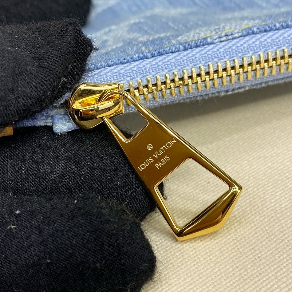 LOUIS VUITTON CARRYALL Small Handbag M11462
