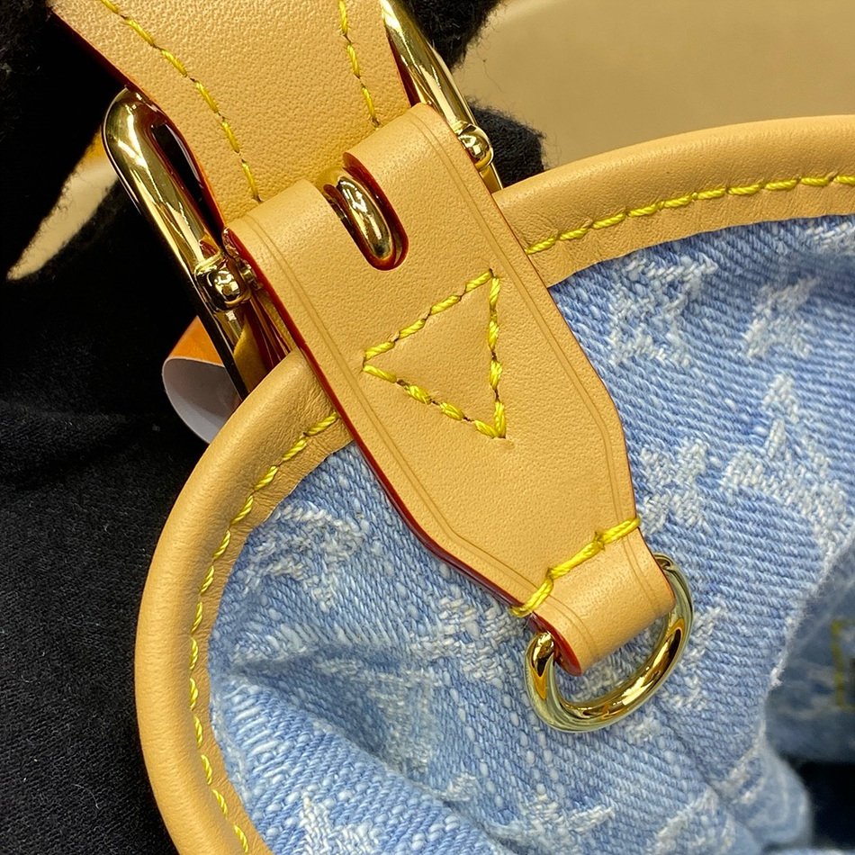 LOUIS VUITTON CARRYALL Small Handbag M11462