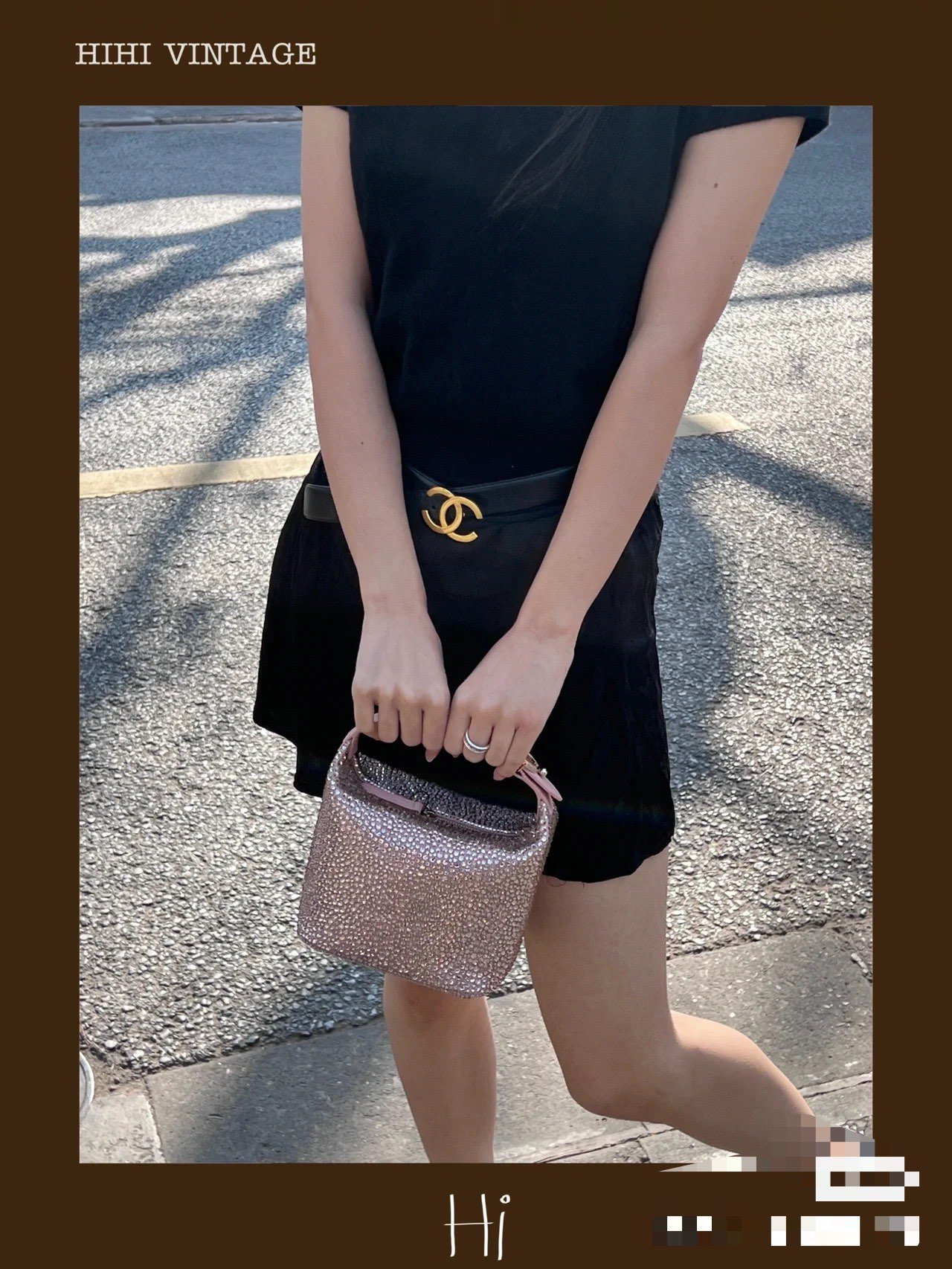 CHANEL中古施华洛手提包👜炸裂的少女心、粉天鹅hobo!系慵懒hobo就足以让人心动不已满满粉钻的施华洛世奇联名hobo更是将少女心一网打尽啦Blingbling的限量珍藏深藏的公主梦被满足到Chanel玩家请拥有它!富贵名媛即视感,