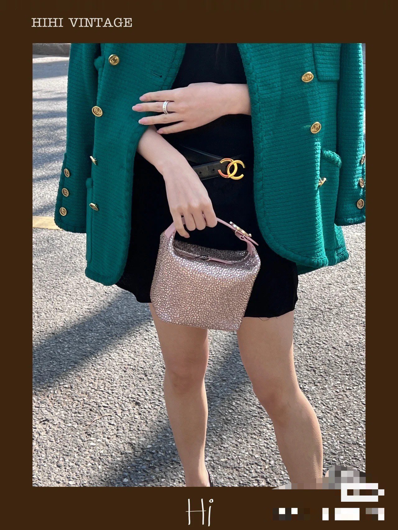 CHANEL中古施华洛手提包👜炸裂的少女心、粉天鹅hobo!系慵懒hobo就足以让人心动不已满满粉钻的施华洛世奇联名hobo更是将少女心一网打尽啦Blingbling的限量珍藏深藏的公主梦被满足到Chanel玩家请拥有它!富贵名媛即视感,