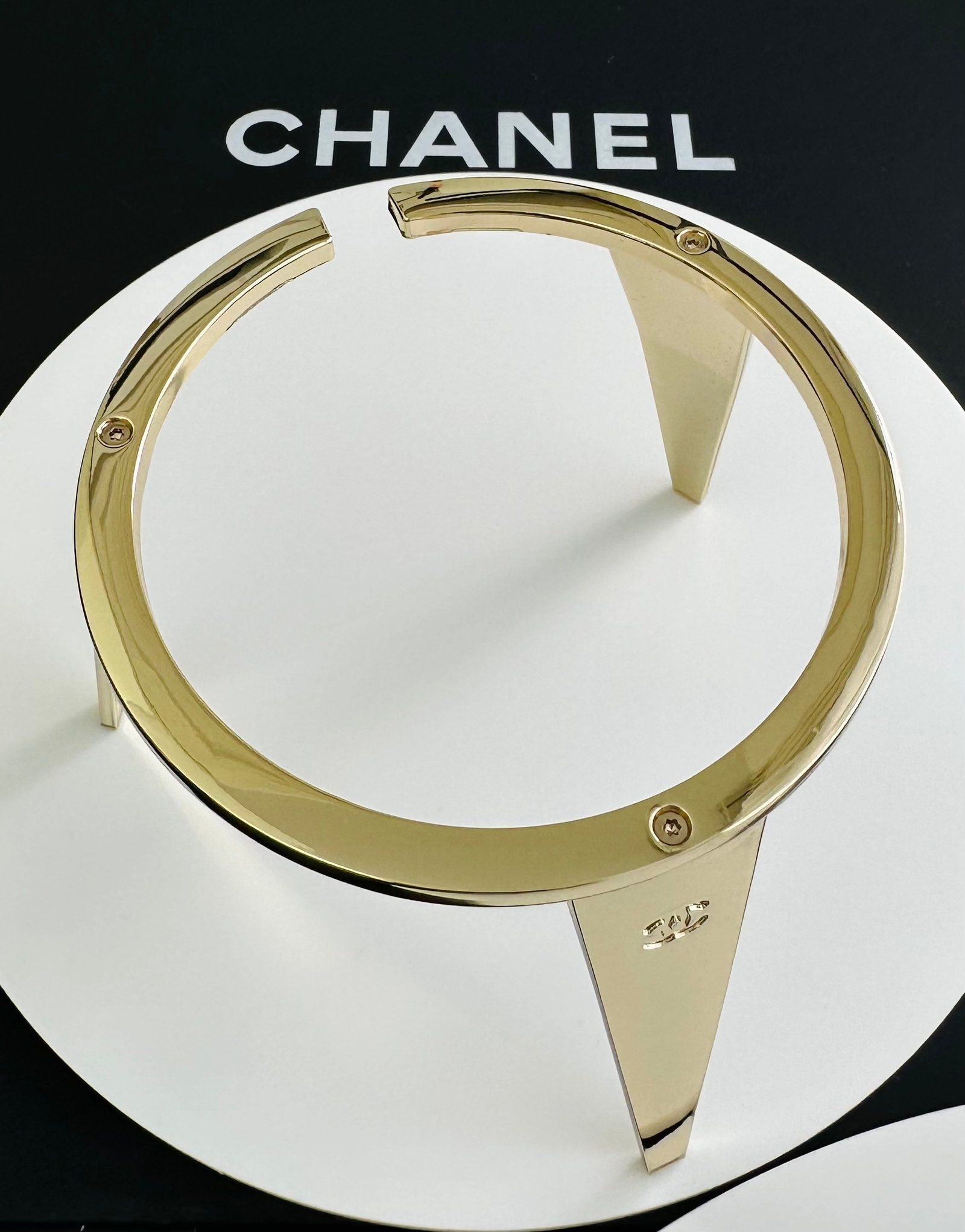 升级版本！《地球🌍坐架！三角固定装饰架子》💠💠CHANEL🚩🚩🚩2026年 26s🆕高级手工坊系列预告🛎🈯️新款开发中ing～重工精品系列年度重磅开发成果 🉑️预订26s宇宙🌃秀场 由设计师 Matthieu 关于材质