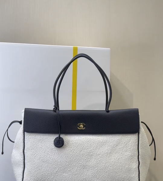 6289 谁懂啊！这款Chanel黑白粗花呢系列大托特真的长在我的审美点上