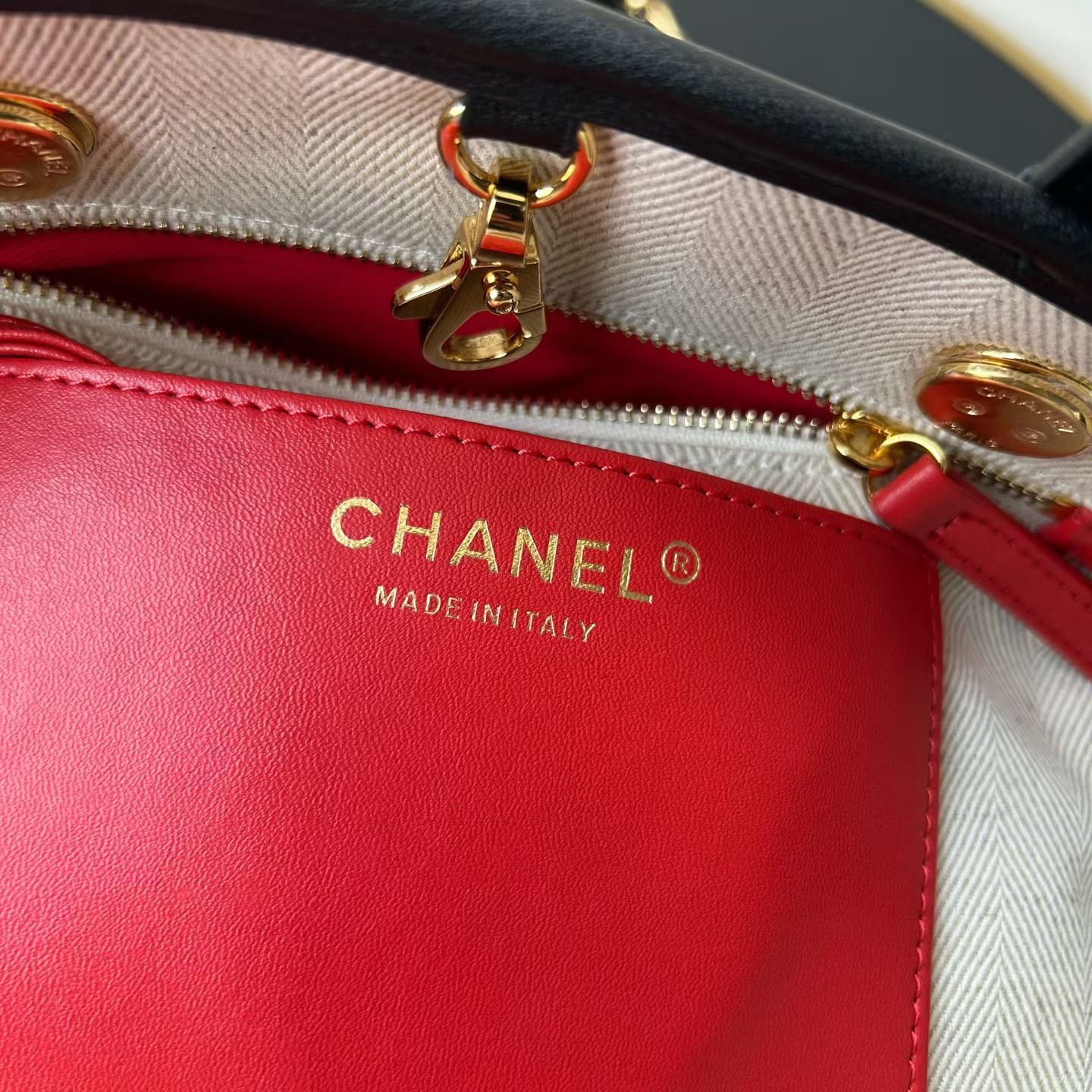 Chanel 26B高级手工坊系列双C托特包