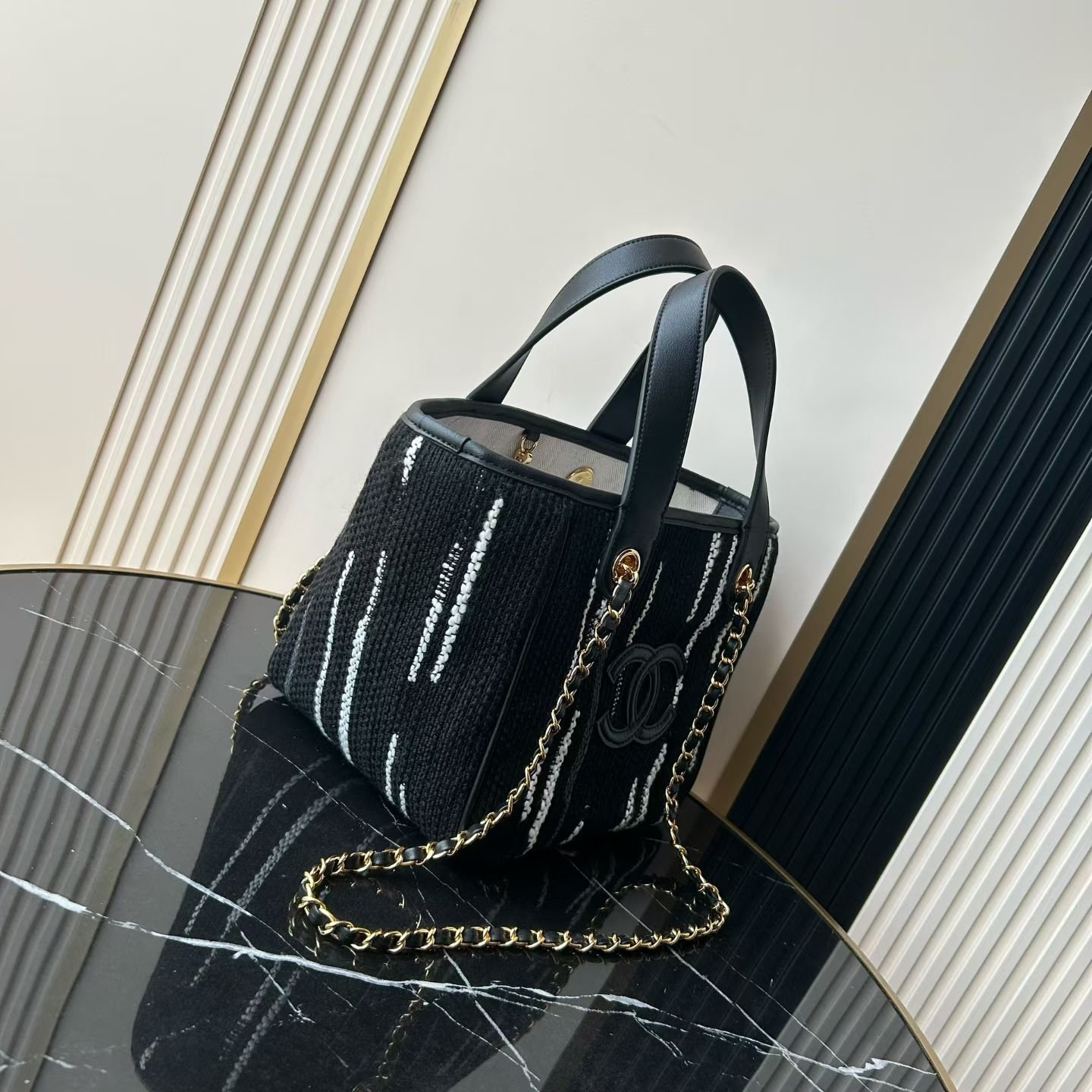Chanel 26B高级手工坊系列双C托特包