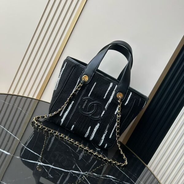 Chanel 26B高级手工坊系列双C托特包