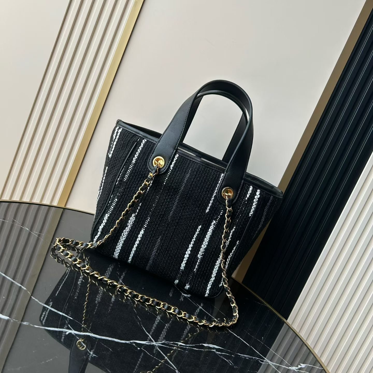 Chanel 26B高级手工坊系列双C托特包