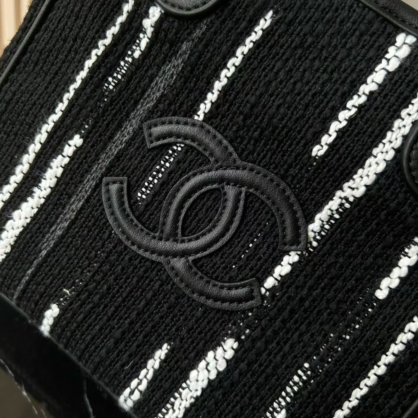 Chanel 26B高级手工坊系列双C托特包