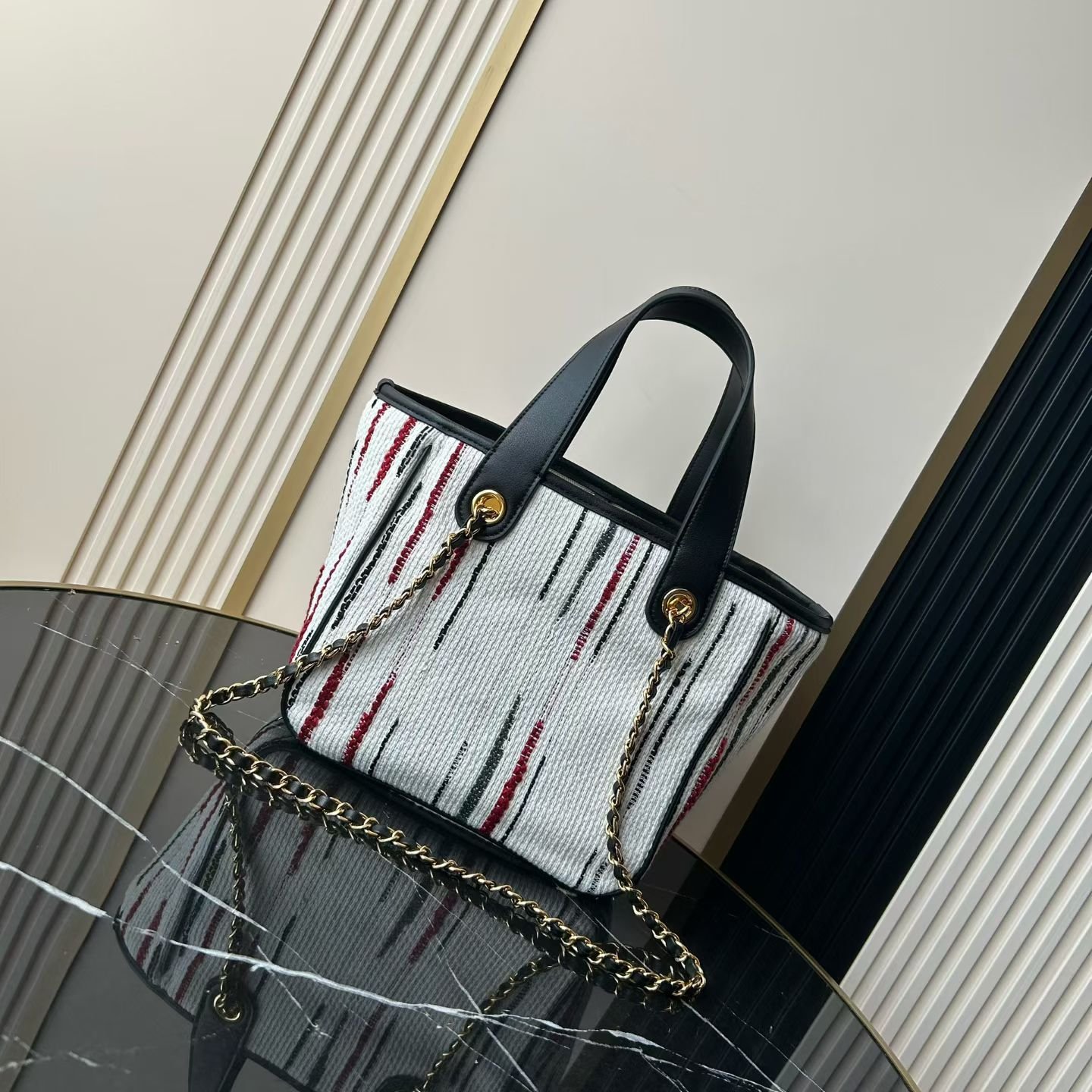 Chanel 26B高级手工坊系列双C托特包