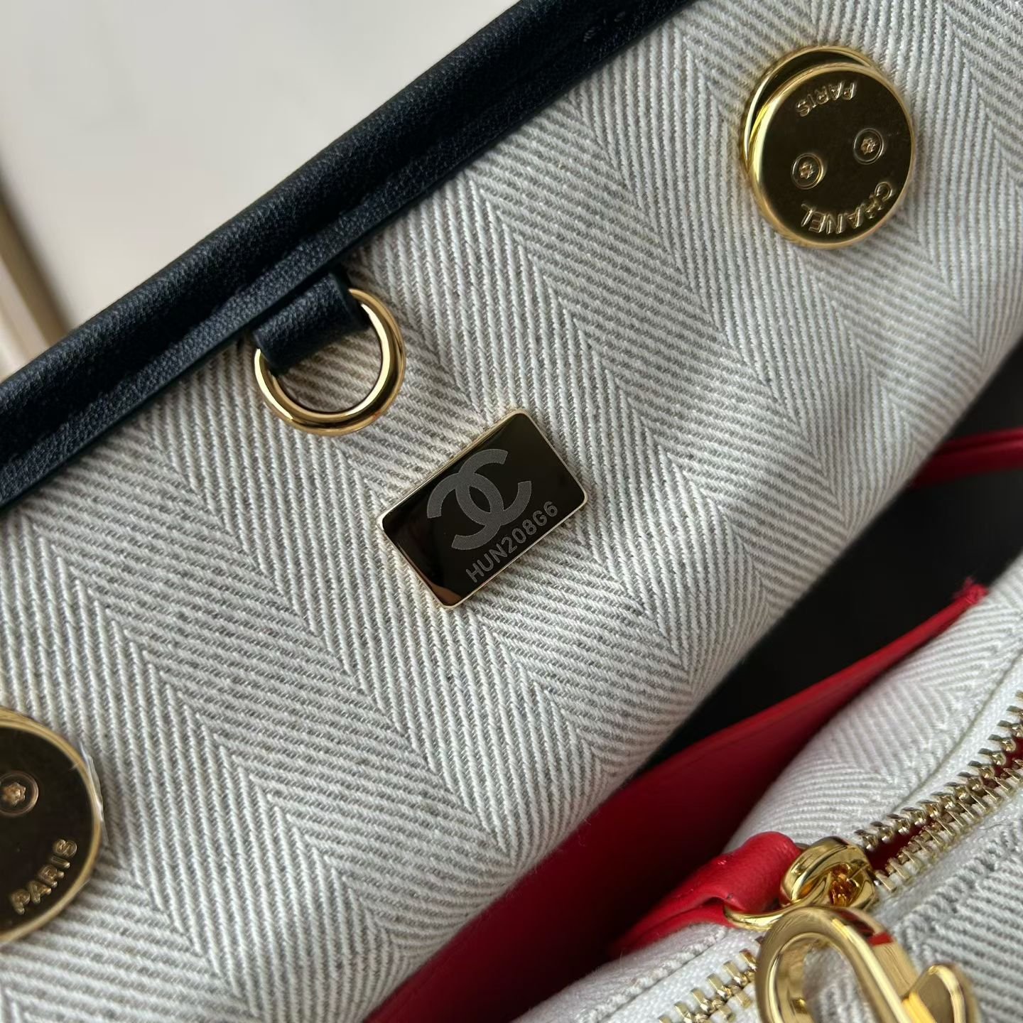 Chanel 26B高级手工坊系列双C托特包