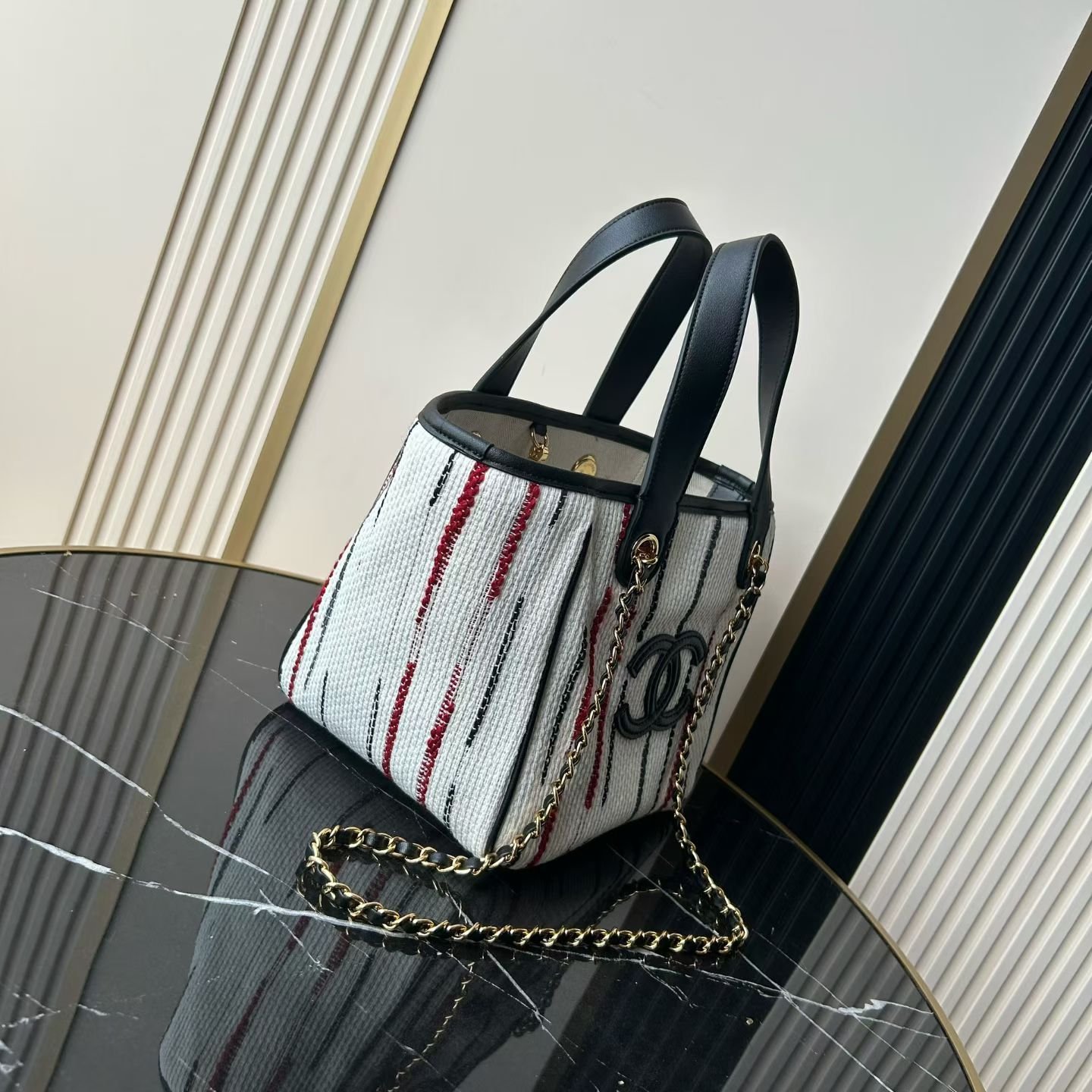 Chanel 26B高级手工坊系列双C托特包