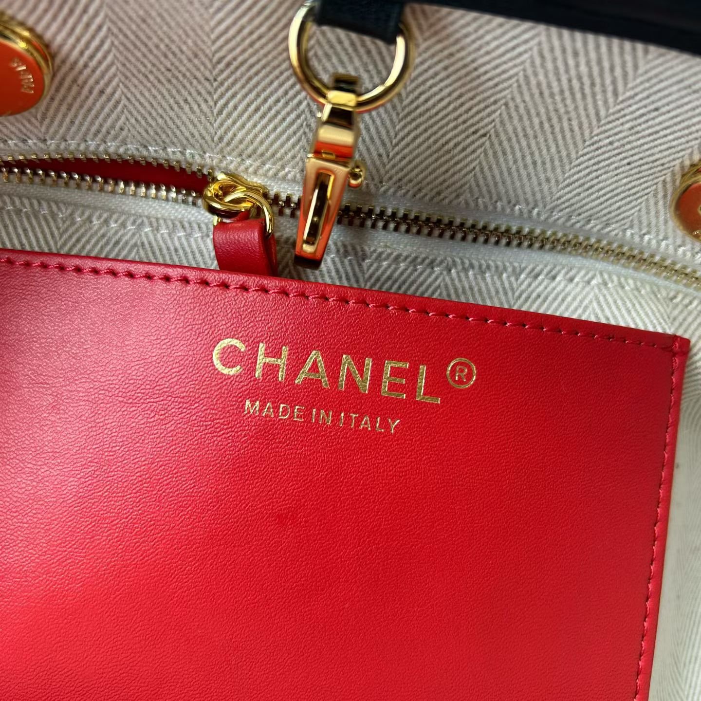 Chanel 26B高级手工坊系列双C托特包