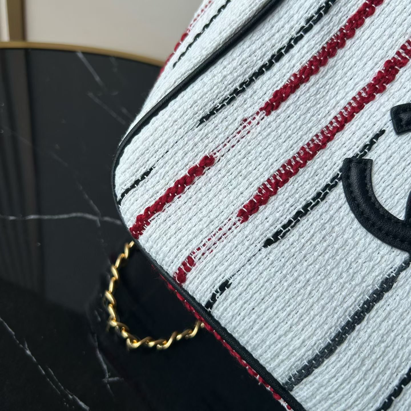 Chanel 26B高级手工坊系列双C托特包