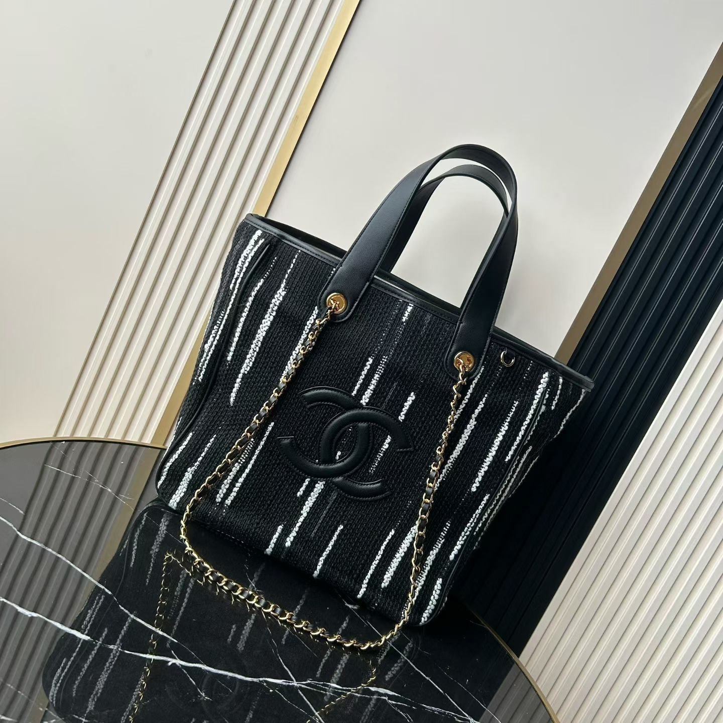 Chanel 26B高级手工坊系列双C托特包