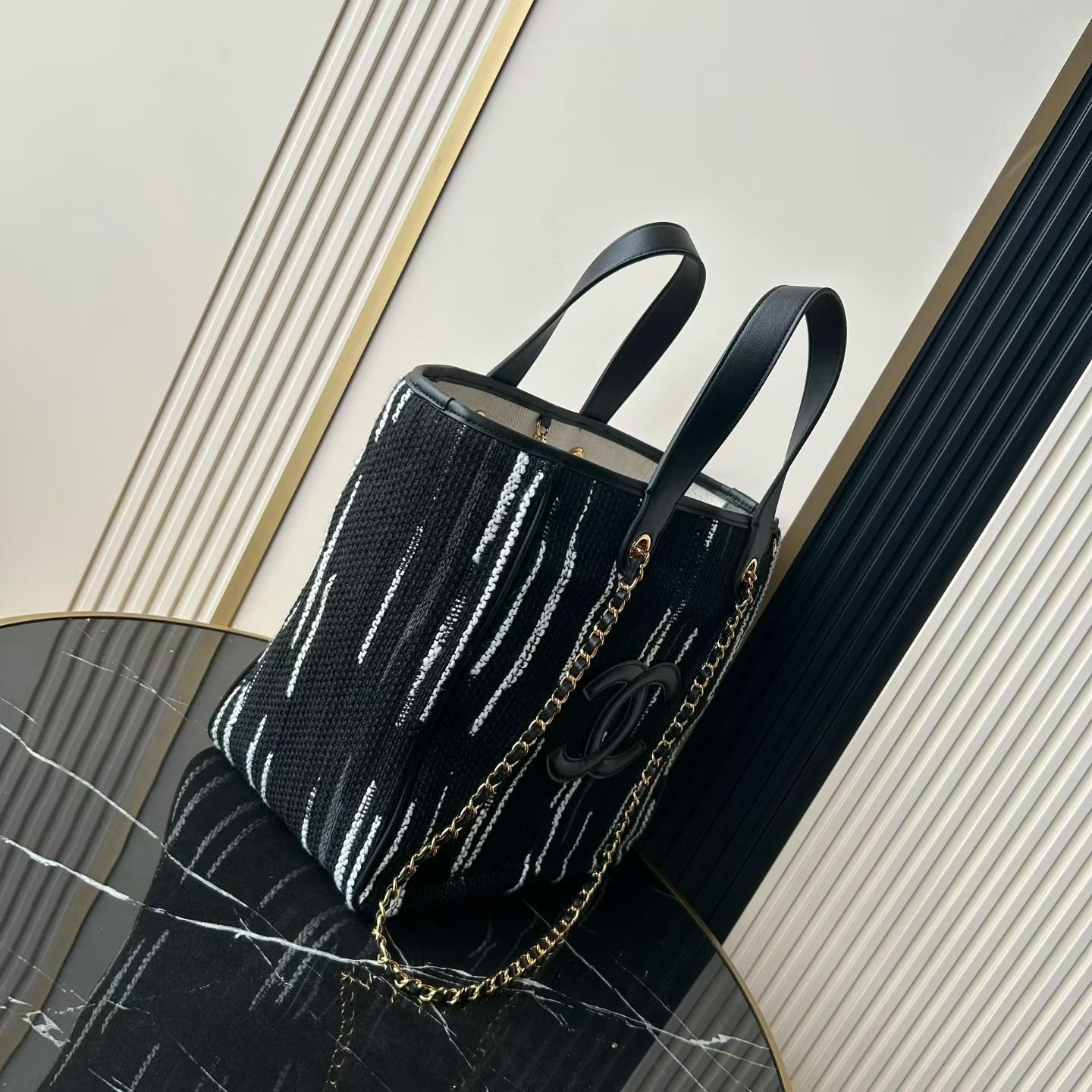 Chanel 26B高级手工坊系列双C托特包