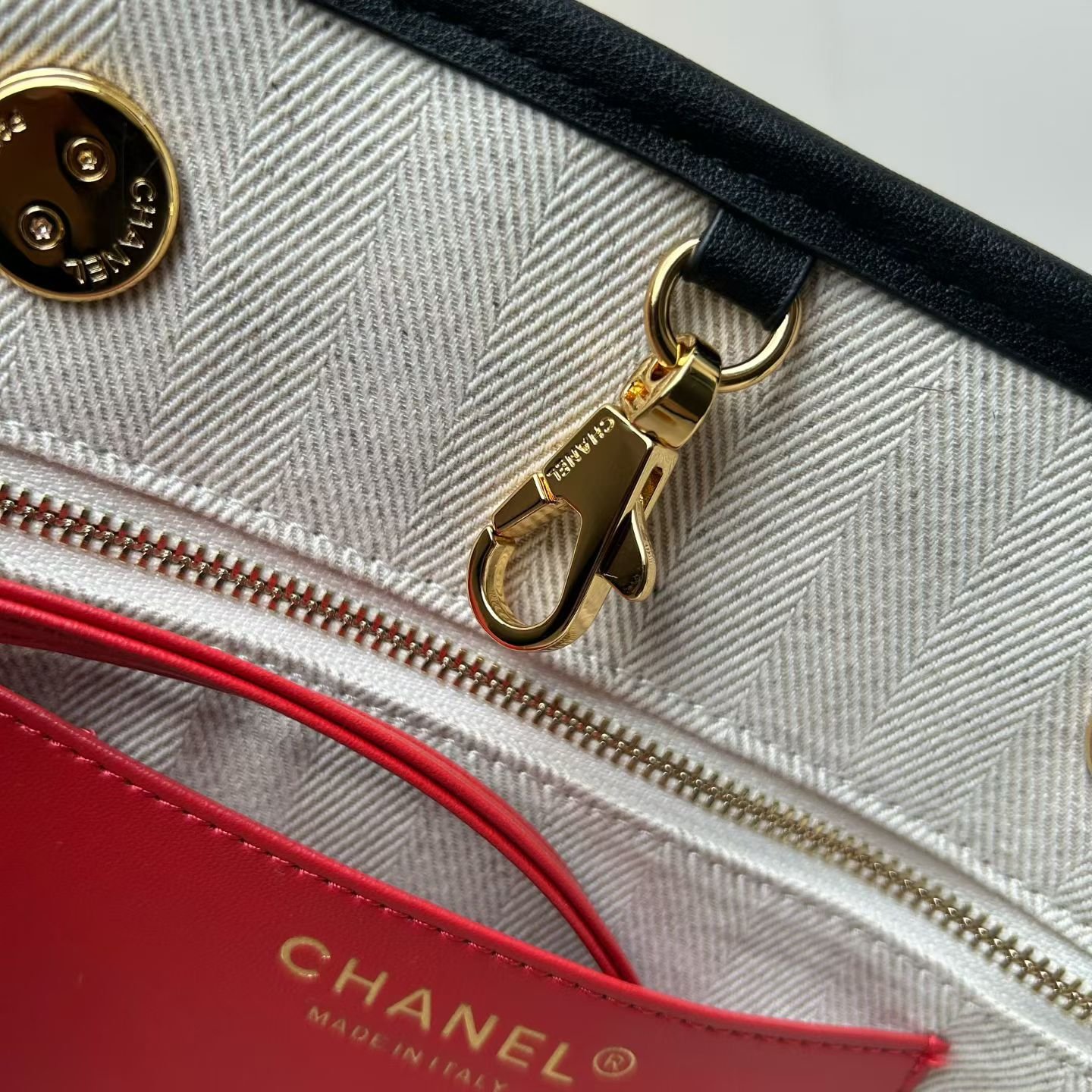 Chanel 26B高级手工坊系列双C托特包
