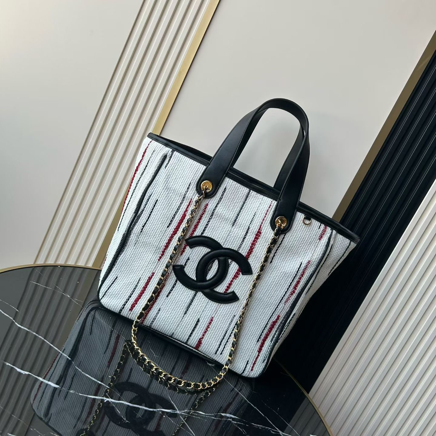 Chanel 26B高级手工坊系列双C托特包