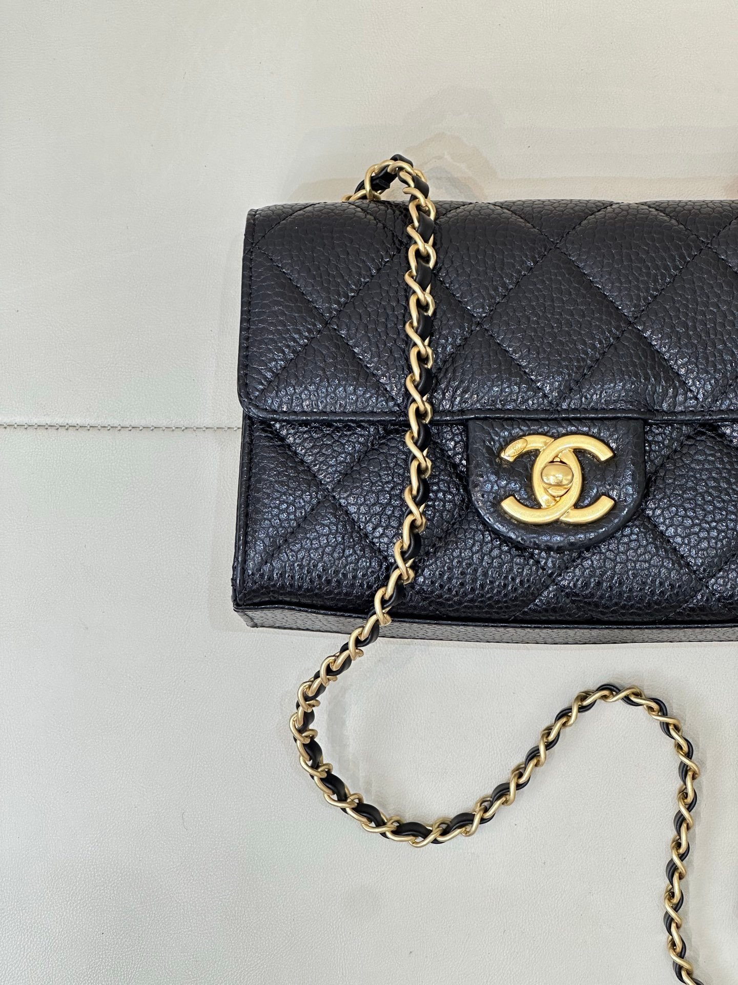 5981 Chanel黑金鱼子酱口盖包