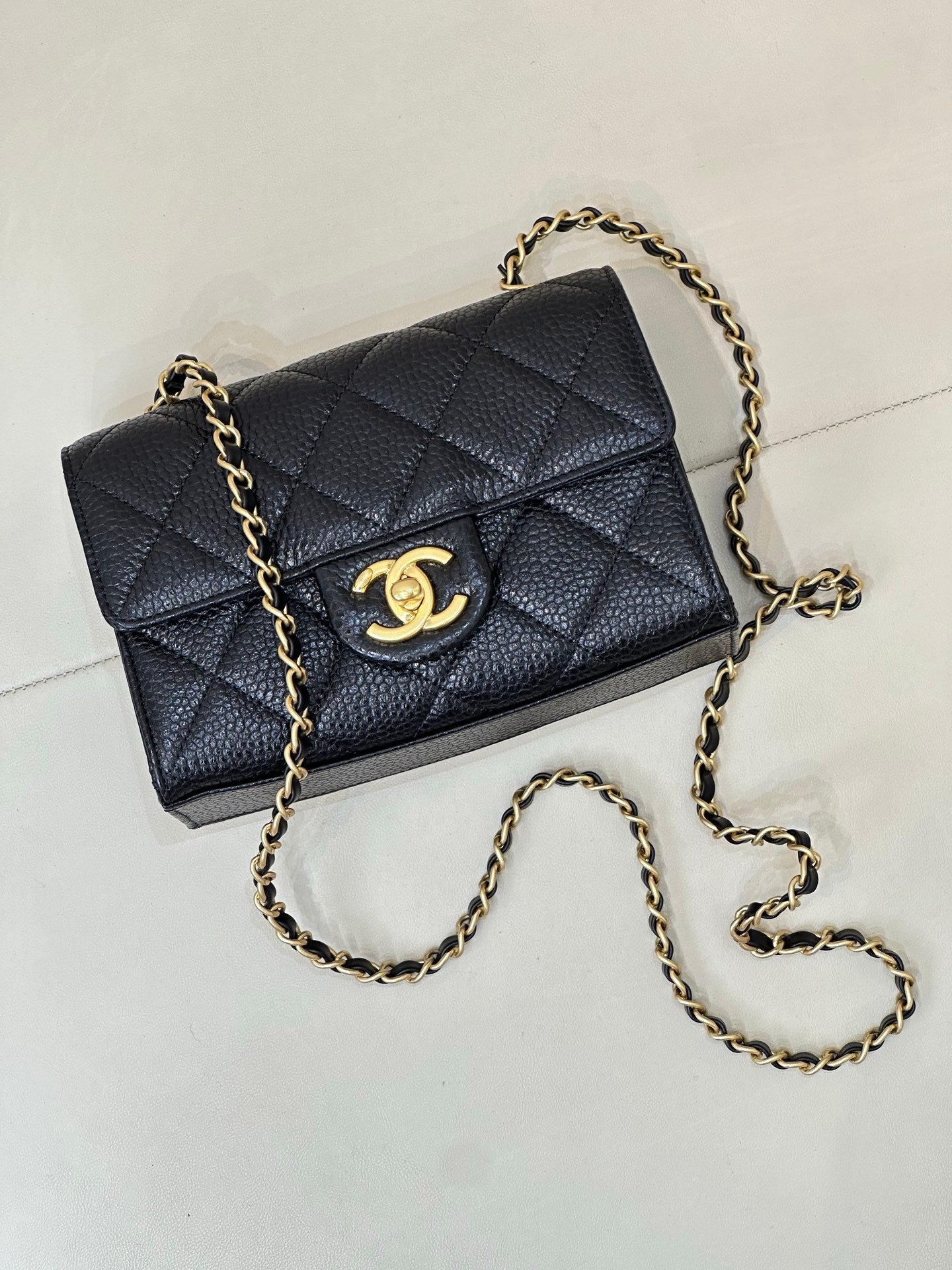 5981 Chanel黑金鱼子酱口盖包