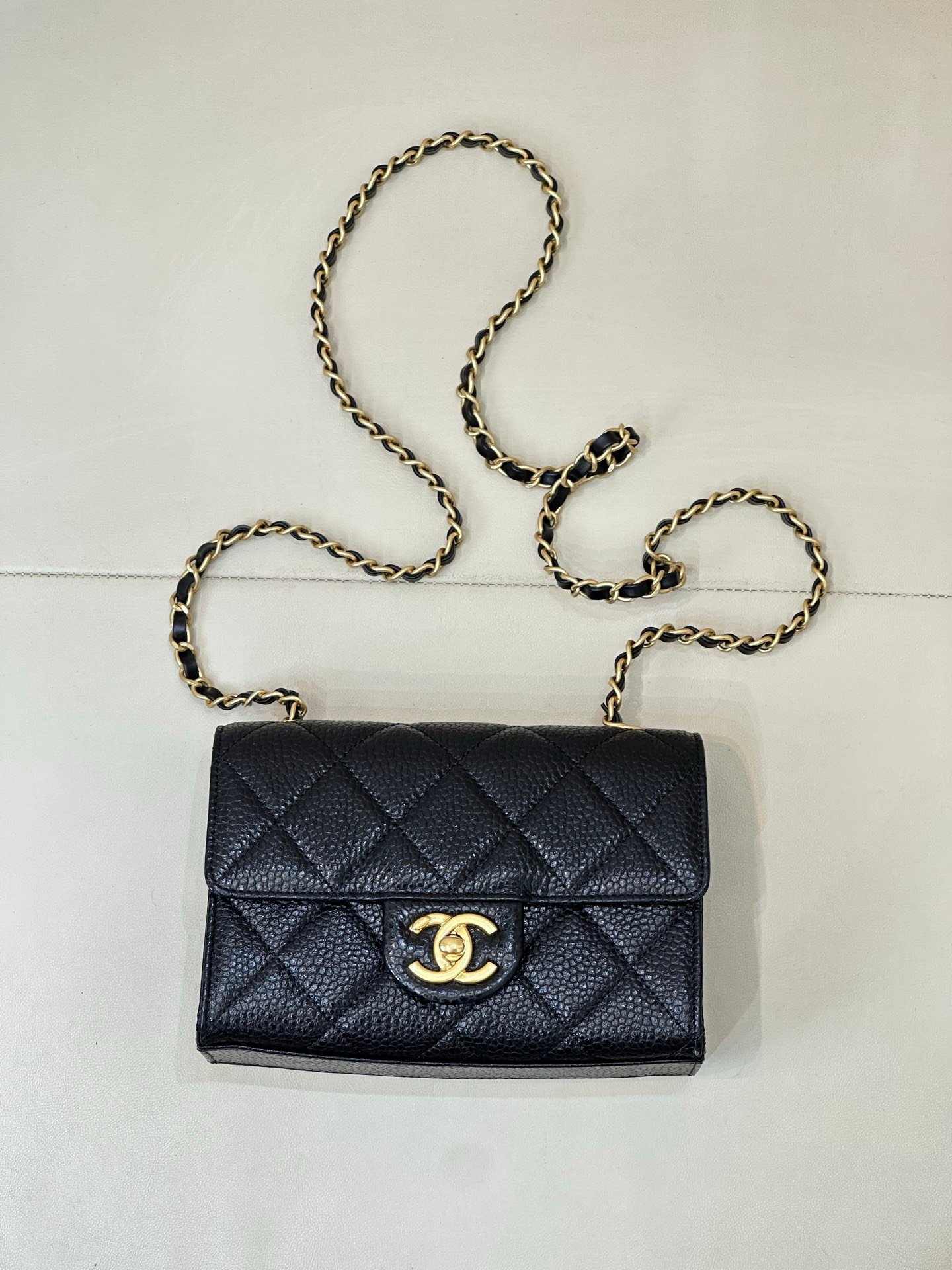 5981 Chanel黑金鱼子酱口盖包